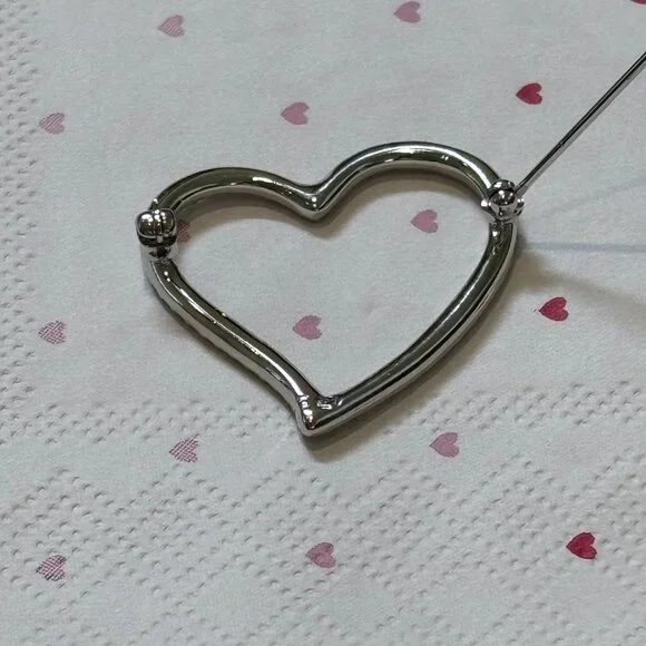 Vintage Silver Tone Clear rhinestone Heart Brooch - Picture 7 of 15